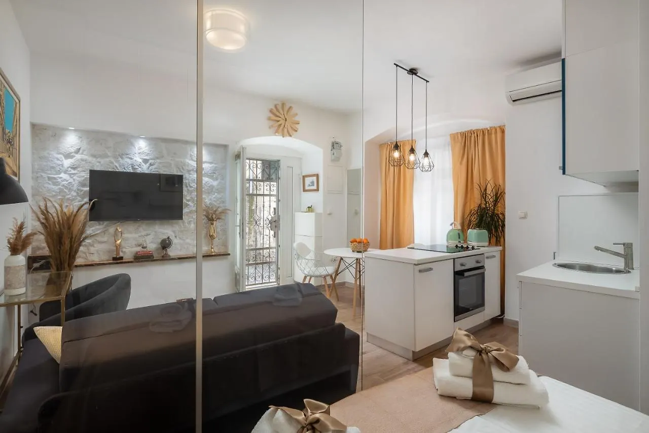 Jojo Studio Apartment - Feel The City'S Heartbeat سبليت